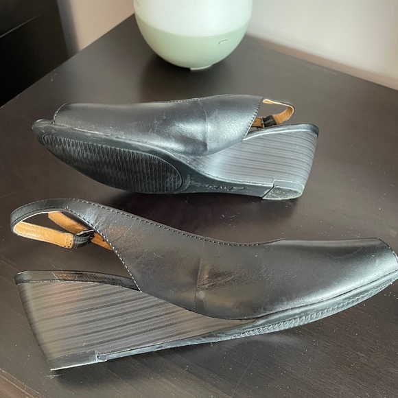 Clarks wedge, peeped toe with ankle strap sandals - Picture 6 of 6